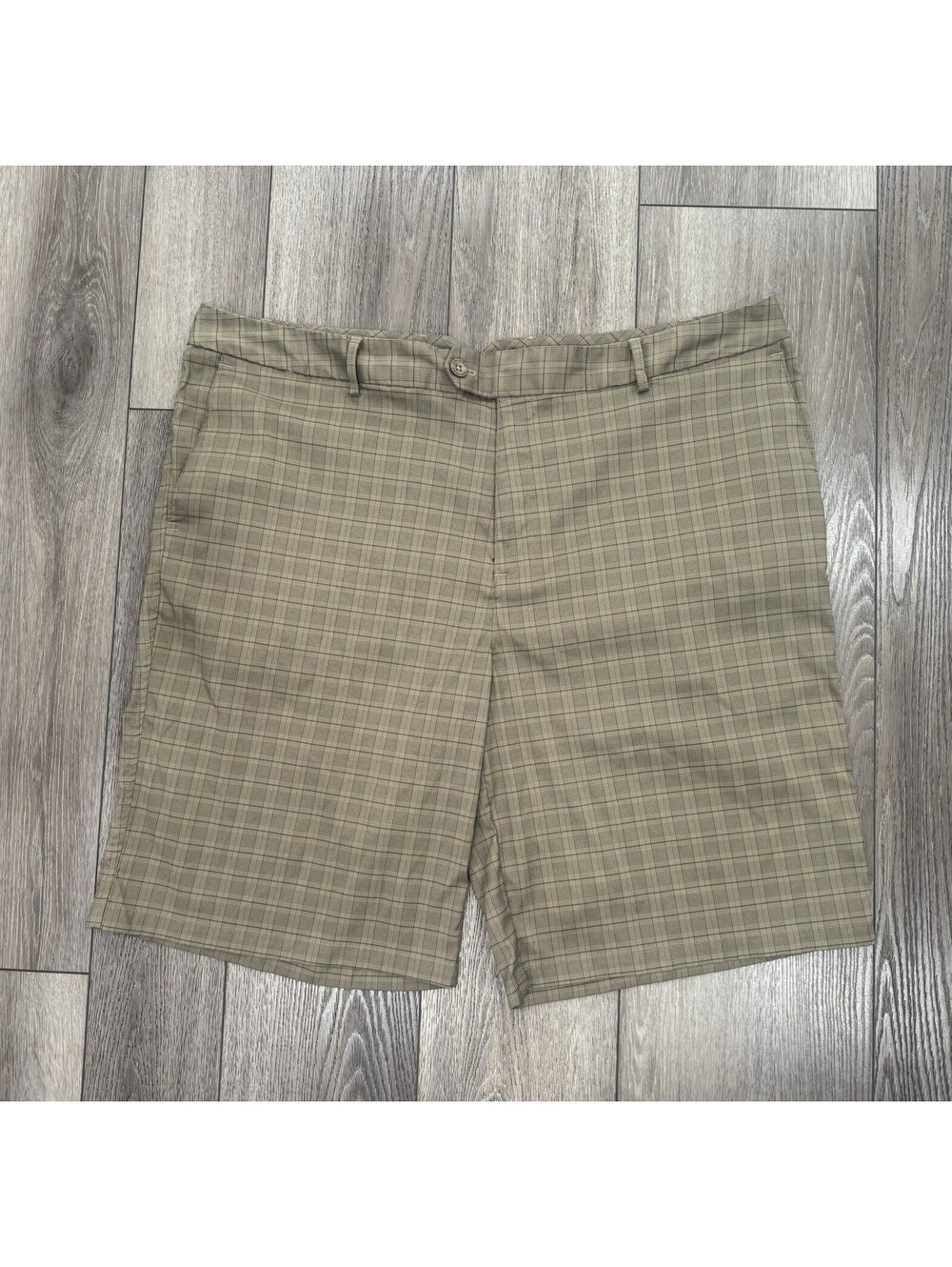 Under Armour UA Golf Shorts Adult Sz 42 Brown Plaid Check Golfing Mens